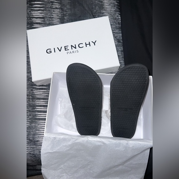 Kids Givenchy slides size 34 - Picture 3 of 3